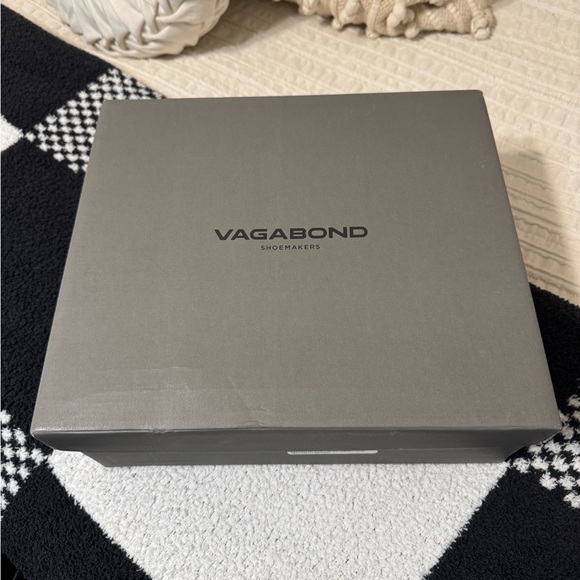 Vagabond Black Heeled Chelsea Boots - Picture 6 of 6